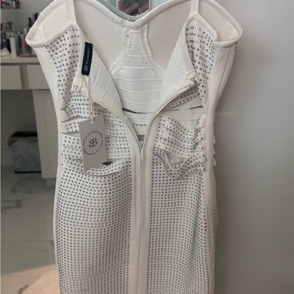 Bella Barnett Bodycon Cut Out Dress Size MEDIUM NWT - Picture 5 of 7